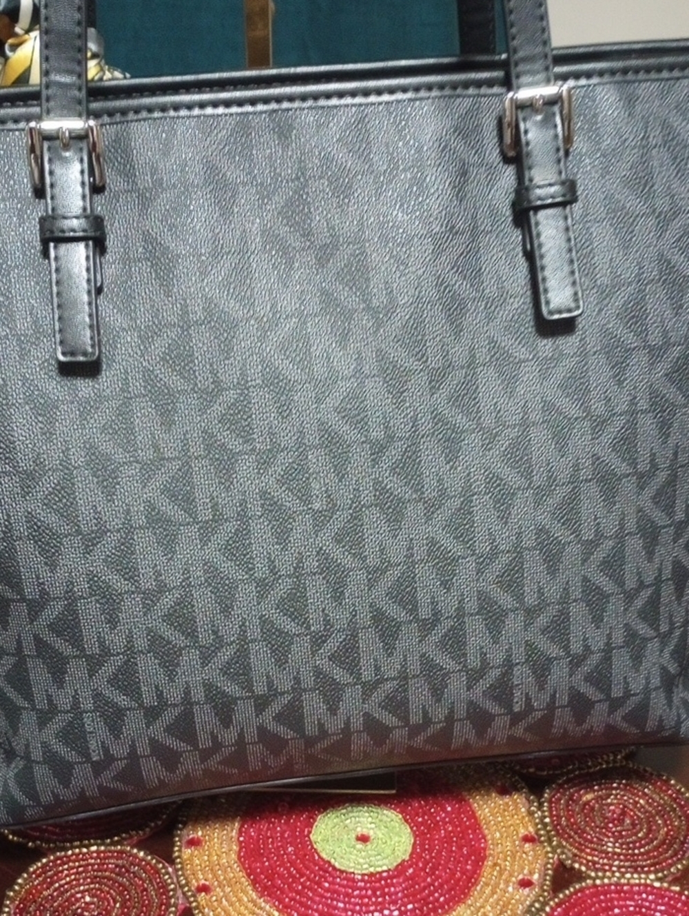 New Michael Kors Signature Tote - Picture 9 of 16